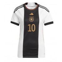 Camiseta Alemania Serge Gnabry #10 Primera Equipación Replica Mundial 2022 para mujer mangas cortas